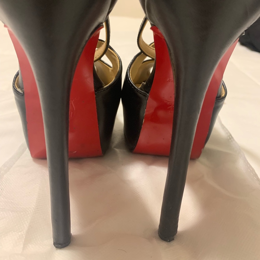 Show stoppers Christian Louboutins in a size 37